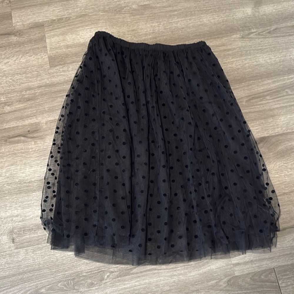 Banana Republic skirt…can be worn alone or under a skirt/dress to give volume!